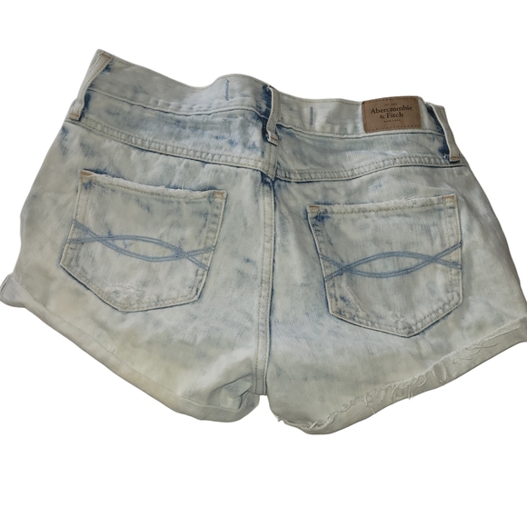 Abercrombie & Fitch White Lace Detailed Denim Shorts 2 - Picture 3 of 4
